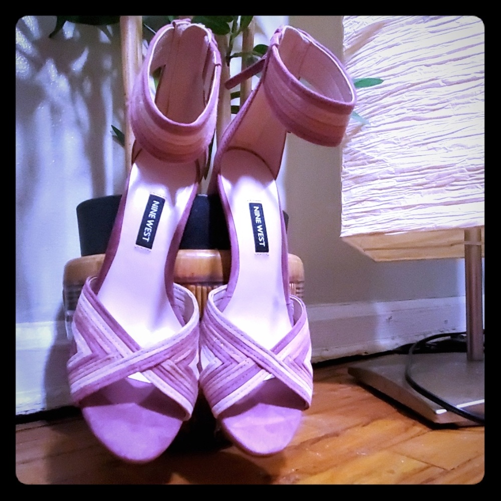 🛍💣Nine West Suede Blush Pink Heels
